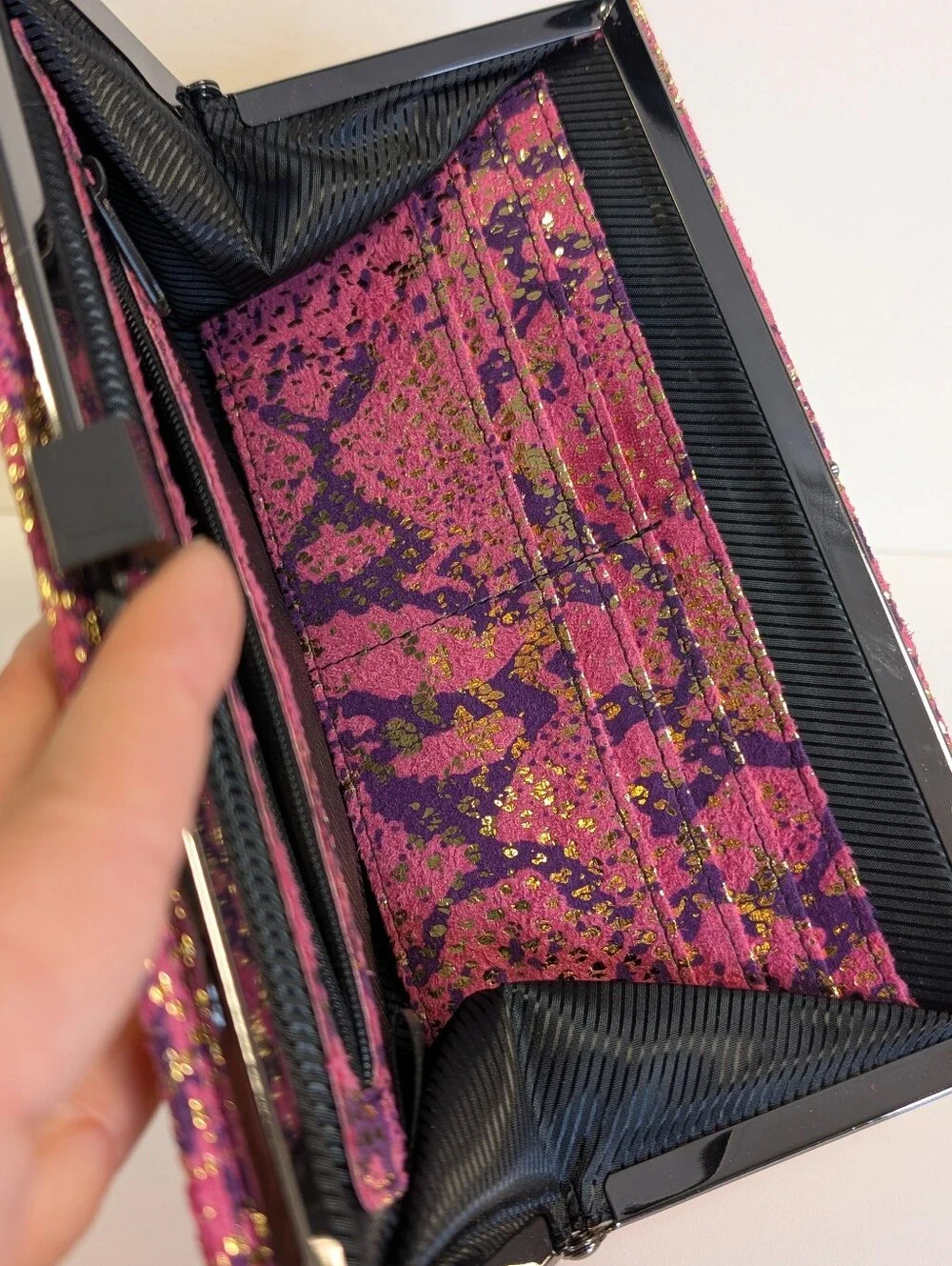 Kenneth Cole Reaction Pink Metallic Snake Print Frame Wallet Clutch 8.5
